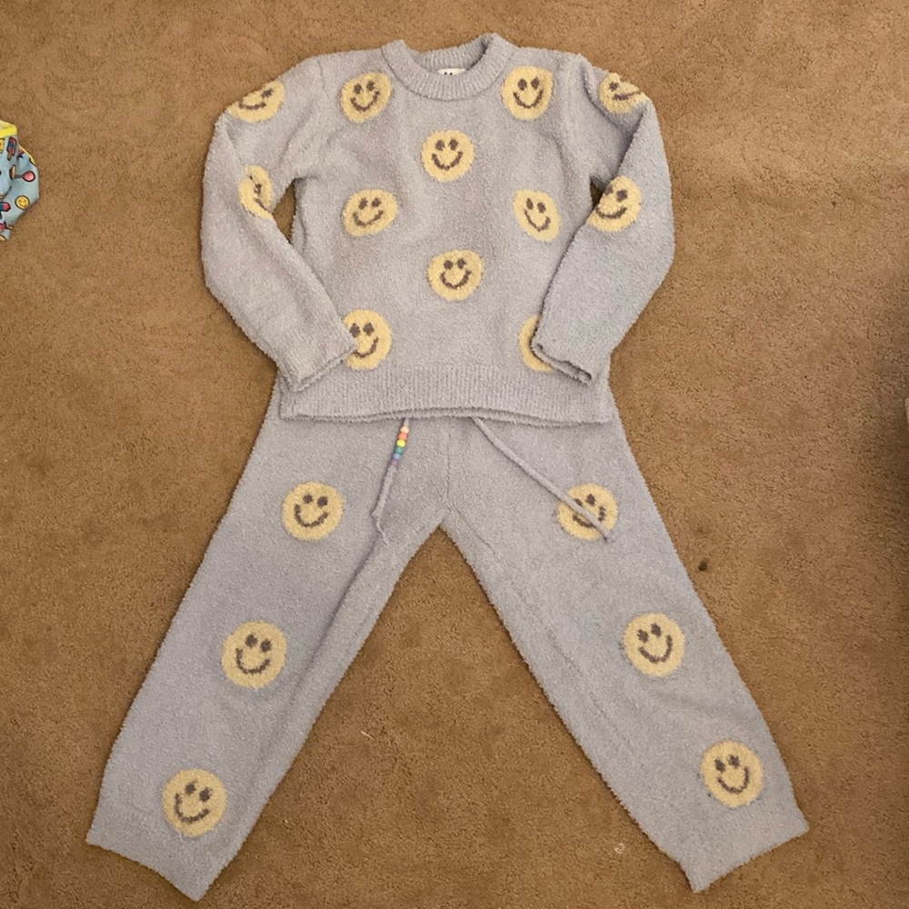 Lola and the boys fuzzy emoji set